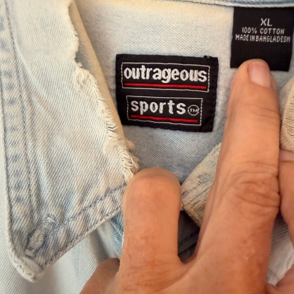 Lot of 2 Chambray Shirts – Men’s XL – Distressed / Workwear / Worn-In - Picture 5 of 15